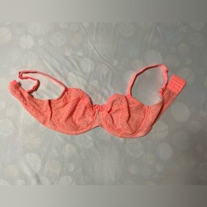 Victoria Secret Lace Bra 38 DDD Worn Once. Has Underwire. Adjustable.